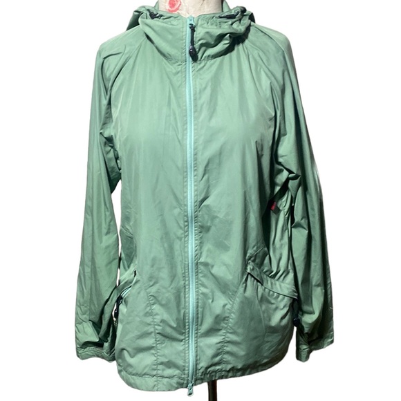 Woolrich Jackets & Blazers - 🌟host pick 🌟33. Woolrich green women outdoor wind jacket